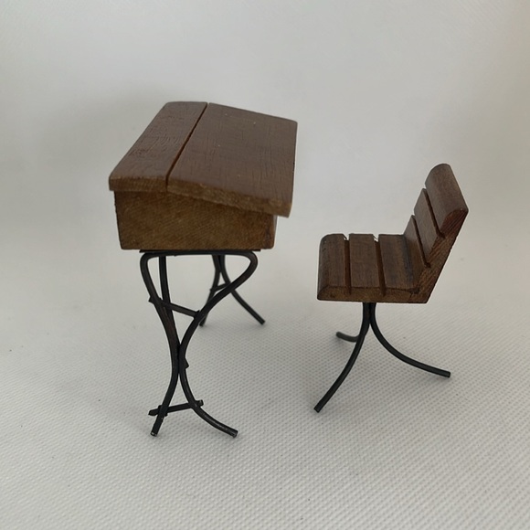 Dollhouse furniture schoolhouse desk and chair vintage - Picture 3 of 8